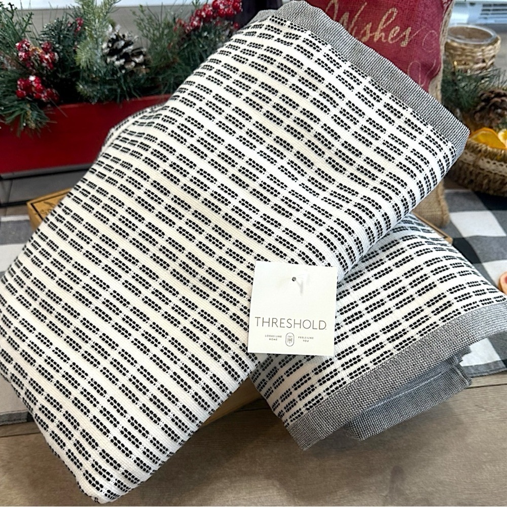 New Threshold Luxury Bath Towel Set Modern Pinstripe 2 30x50 Bath Hook Loops
